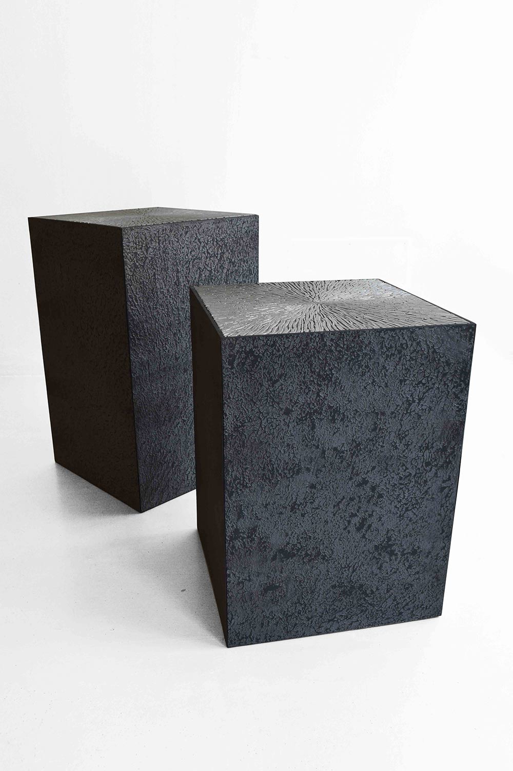Basalto is a black monolith in polished aluminium casted panels