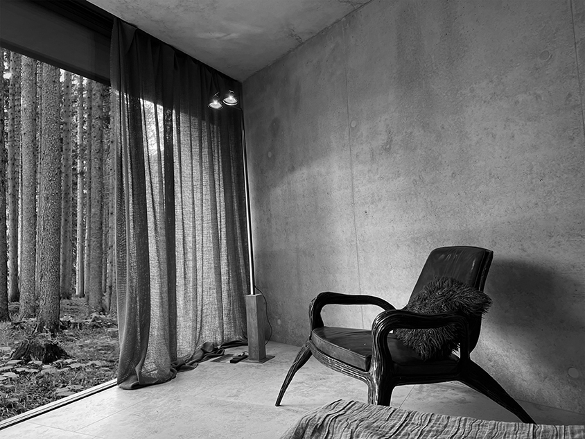 Filla IV is a unique sculptural wrought iron chair handmade in italy by mattia frignani